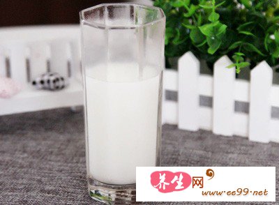 牛奶中含有大量的营养物质物质,尤其是含有卵磷脂等,这些营养物质进入人体后具有促进大脑发育、益智作用的物质 牛奶中含有大量的营养物质物质,尤其是含有卵磷脂等,这些营养物质进入人体后具有促进大脑发育、益智作用的物质