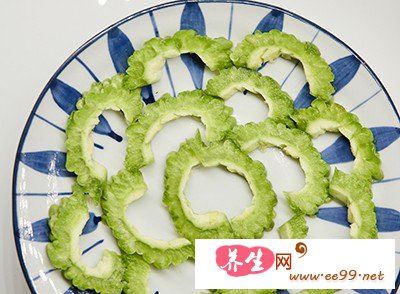 材料:苦瓜、番茄、玉米 材料:苦瓜、番茄、玉米
