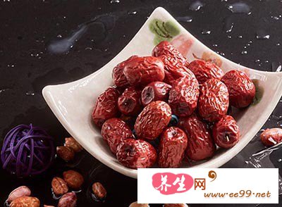红枣洗净,去核,备用 红枣洗净,去核,备用