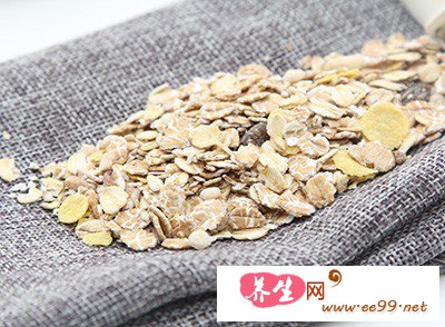 把浸泡过的燕麦放锅内 把浸泡过的燕麦放锅内