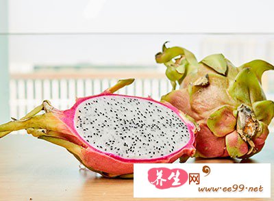材料:火龙果、乌梅 材料:火龙果、乌梅